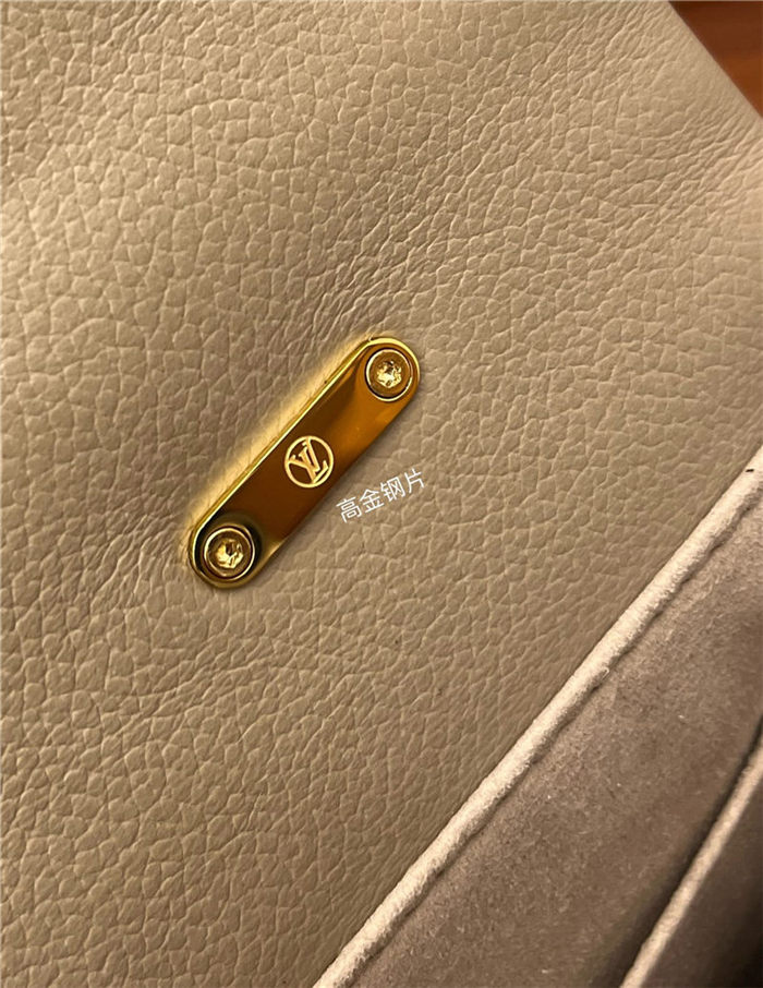 Louis Vuitton MADELEINE MM Embossed, grained cowhide leather M46041 Top