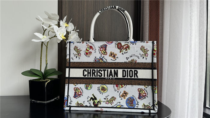 MEDIUM Dior BOOK TOTE Dragon Zodiac Embroidery  High