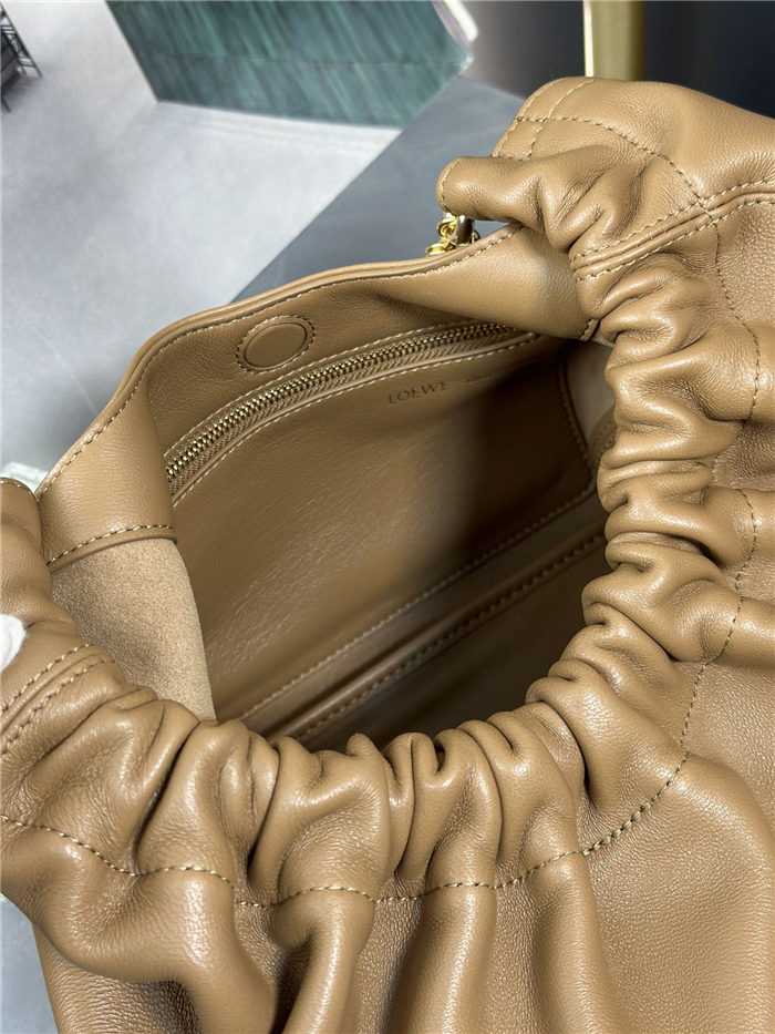 Squeeze bag SMALL in nappa lambskin Oak High