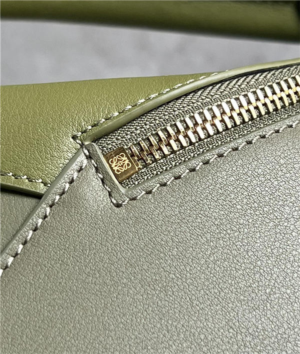 Small Puzzle bag in classic calfskin Green High