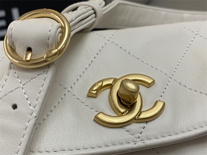 Chanel Large Hobo handbag As4668 Shiny calfskin & gold-tone metal White High