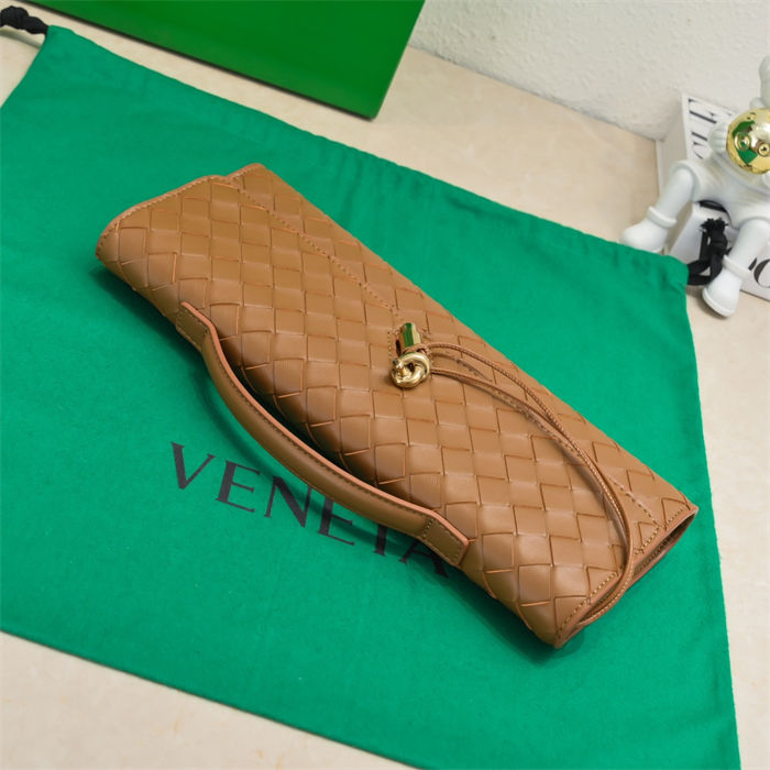 BV Long Clutch Andiamo With Handle Cognac High