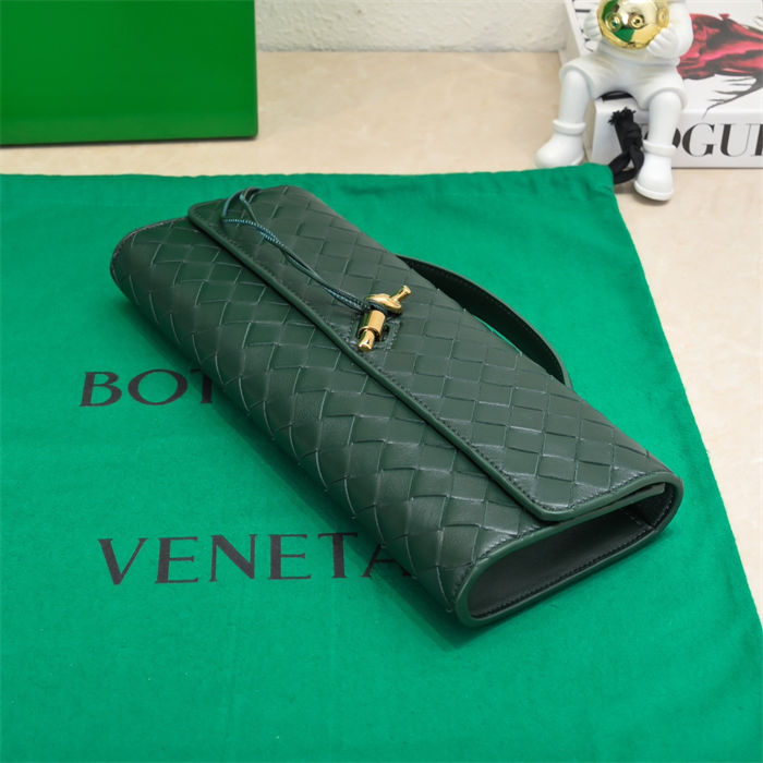 BV Long Clutch Andiamo With Handle Emerald green High