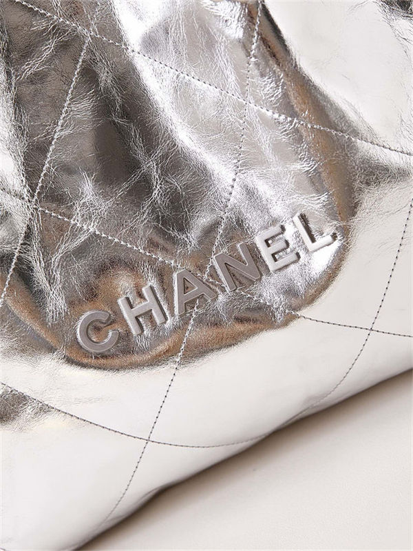 Chanel 22 MEDIUM HANDBAG Metallic Calfskin & Silver-Tone Metal AS3261 Silver High