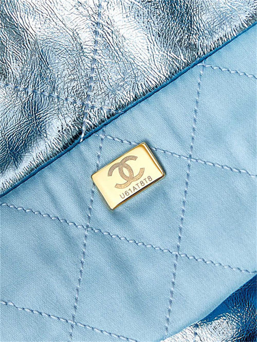 Chanel 22 MEDIUM HANDBAG Metallic Calfskin & Gold-Tone Metal AS3261 Blue High