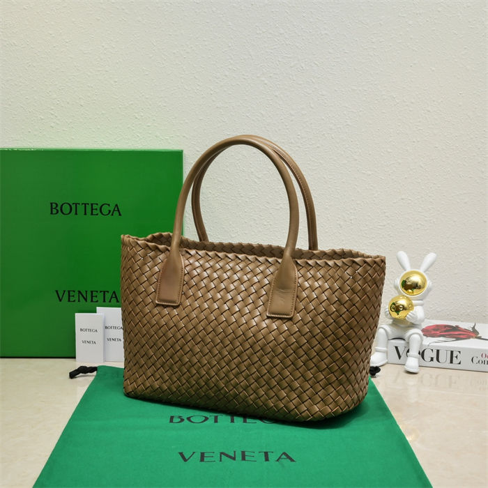 BV Cabat Medium Tote Intreccio leather High