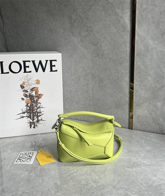 Mini Puzzle bag in classic calfskin Meadow Green High