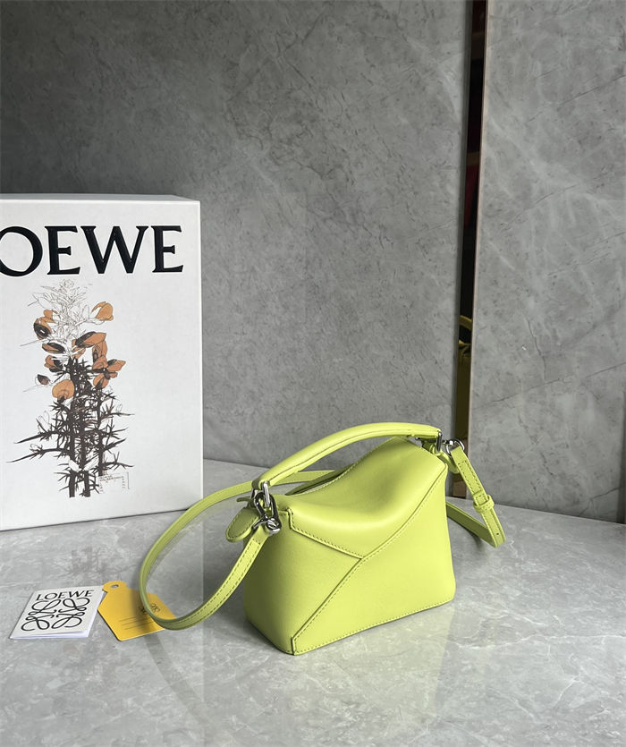 Mini Puzzle bag in classic calfskin Meadow Green High