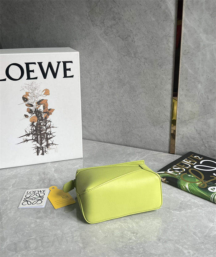 Mini Puzzle bag in classic calfskin Meadow Green High