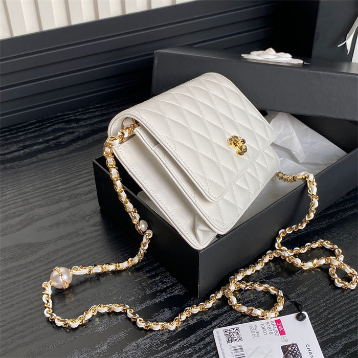 Chanel WALLET ON CHAIN AP4282 Shiny Lambskin, Imitation Pearls & Gold-Tone Metal White High