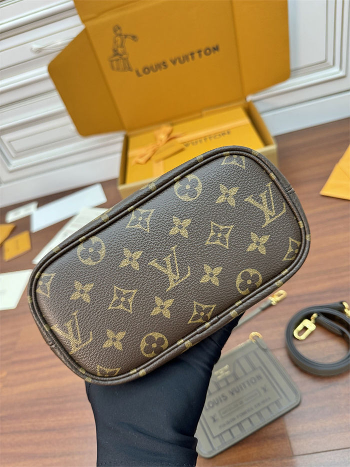 Louis Vuitton Neverfull Bandoulière Inside Out BB M12109 Top