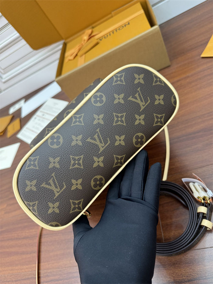 Louis Vuitton Montsouris PM Monogram M11198 Top