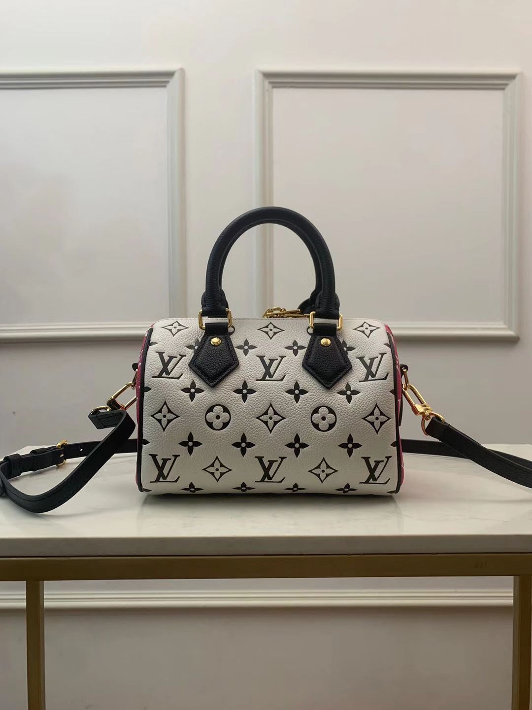 Louis Vuitton SPEEDY BANDOULIÈRE 20 Printed and embossed grained cowhide leather M46088 High