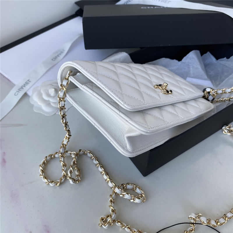 WALLET ON CHAIN Lambskin & Gold-Tone Metal AP1450 White A