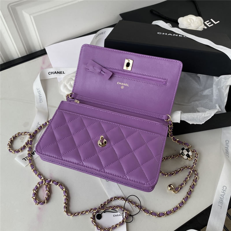 WALLET ON CHAIN Lambskin & Gold-Tone Metal AP1450 Purple A