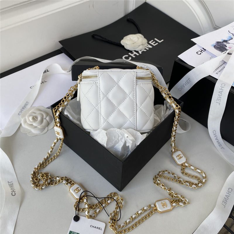 SMALL VANITY WITH CHAIN AP2931 Lambskin & Gold-Tone Metal White A