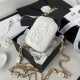 SMALL VANITY WITH CHAIN AP2931 Lambskin & Gold-Tone Metal White A