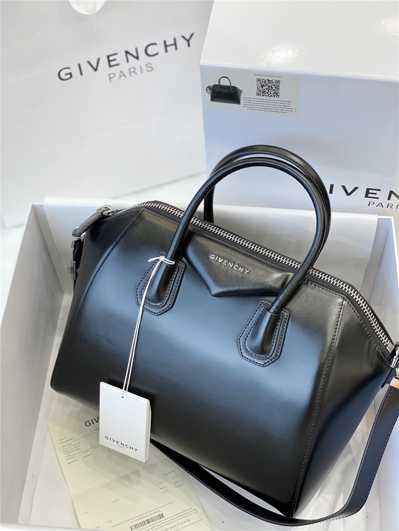 Givenchy MEDIUM ANTIGONA BAGE IN SMOOTH BOX LEATHER High