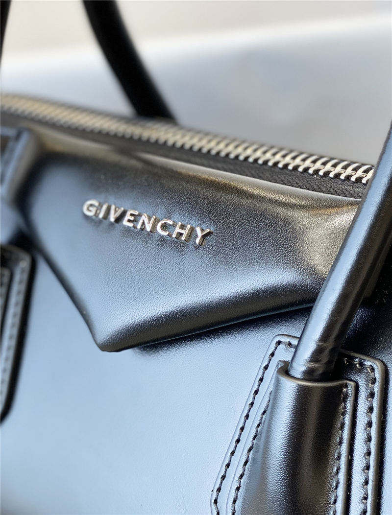 Givenchy MEDIUM ANTIGONA BAGE IN SMOOTH BOX LEATHER High