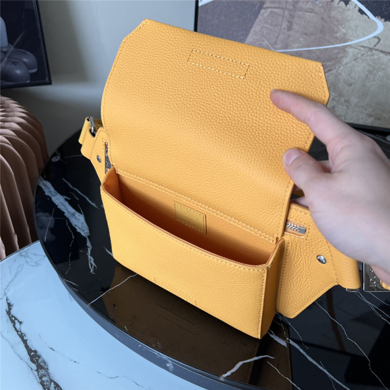 LV Aerogram Slingbag grained calf Yellow High