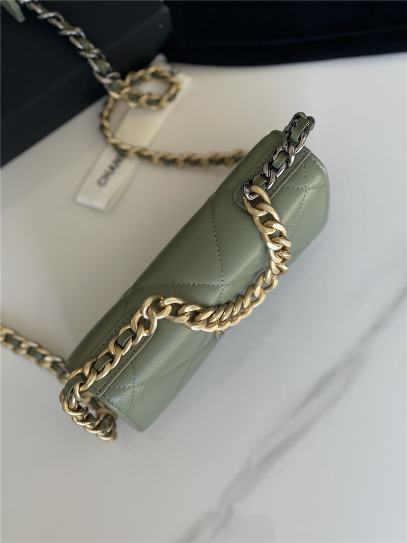 Chanel 19 WALLET ON CHAIN Shiny Lambskin, Gold/Silver-Tone & Ruthenium-Finish Metal Green A