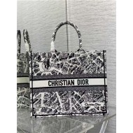 LARGE Dior BOOK TOTE Plan de Paris Embroidery White/Black High