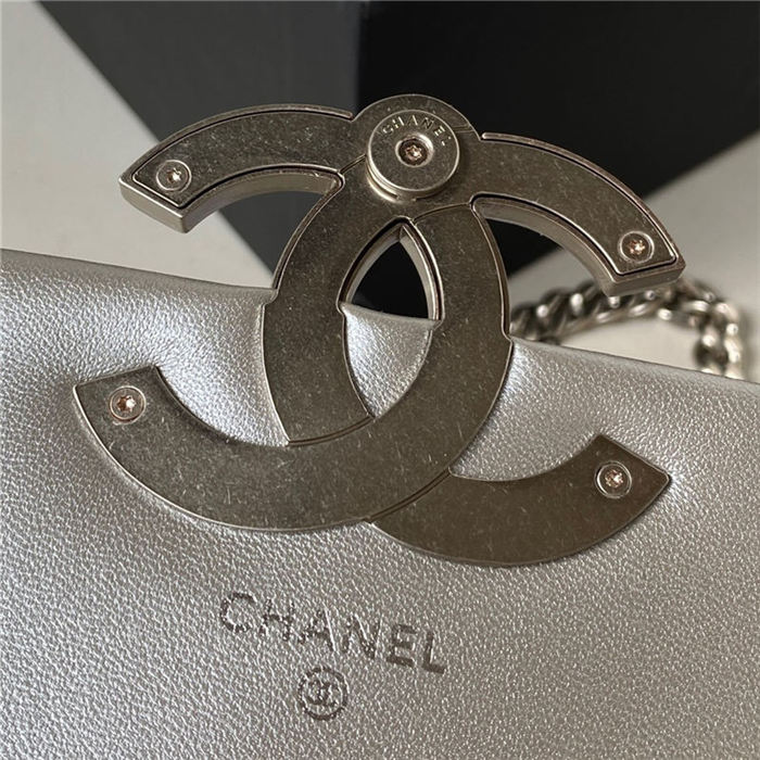 Chanel CLUTCH WITH CHAIN Shiny Lambskin & Silver-Tone Metal AP3854 Silver A