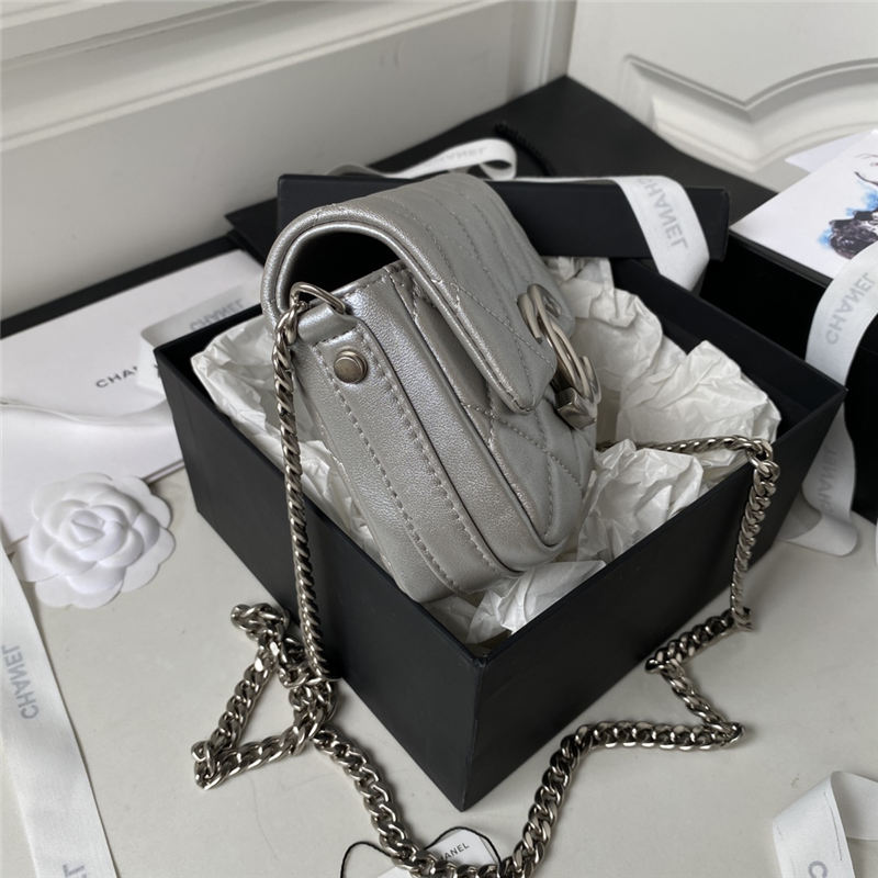 Chanel CLUTCH WITH CHAIN Shiny Lambskin & Silver-Tone Metal AP3854 Silver A