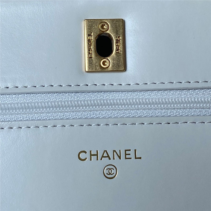 Chanel CLUTCH WITH CHAIN AP3240 Calfskin & Gold-Tone Metal White A