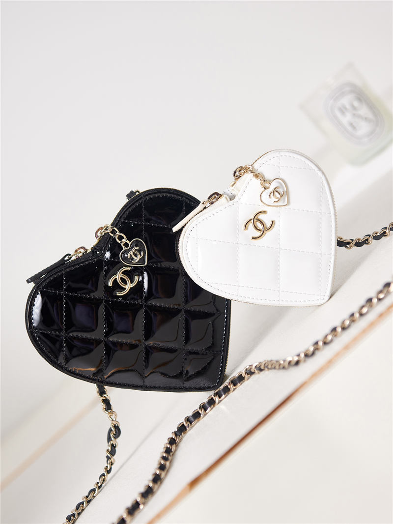 Chanel CLUTCH WITH CHAIN Patent Calfskin, Resin & Gold-Tone Metal AP3295 Twin Heart High