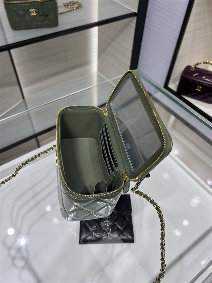 Chanel CLUTCH WITH CHAIN AP4168 Shiny Lambskin & Gold-Tone Metal Green High