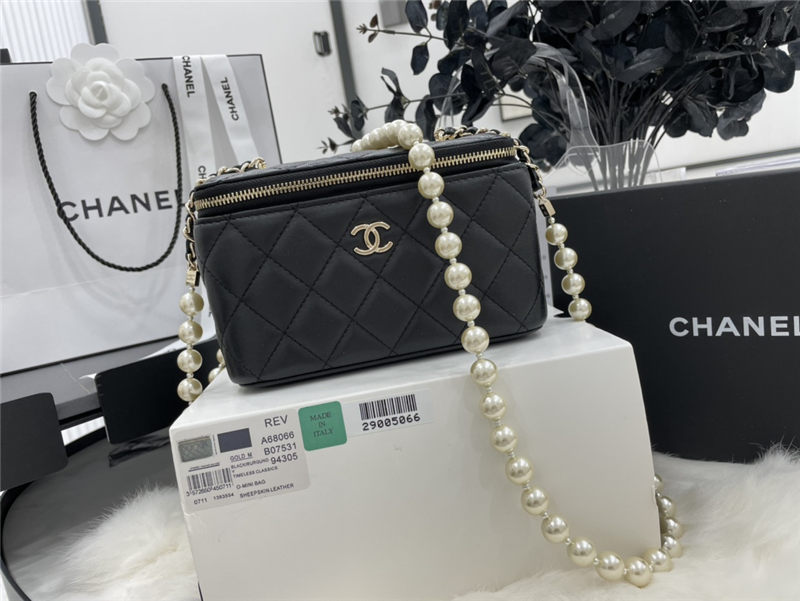 Chanel VANITY WITH CHAIN Lambskin Imitation Pearls & Gold-Tone Metal Black High