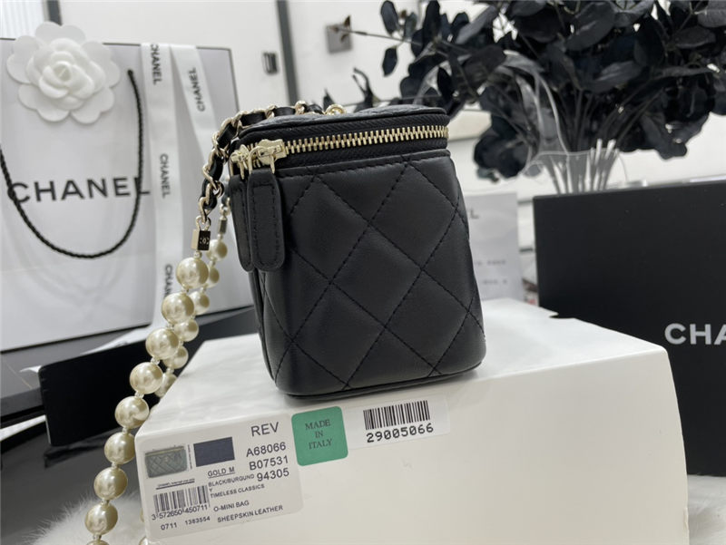 Chanel VANITY WITH CHAIN Lambskin Imitation Pearls & Gold-Tone Metal Black High