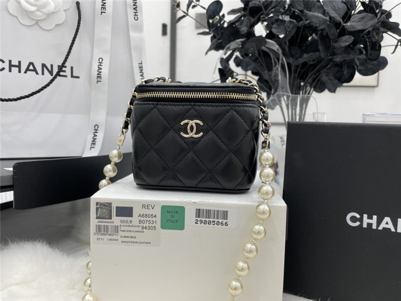 Chanel SMALL VANITY WITH CHAIN Lambskin Imitation Pearls & Gold-Tone Metal Black High