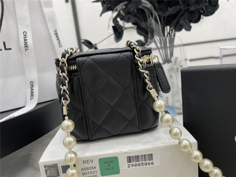 Chanel SMALL VANITY WITH CHAIN Lambskin Imitation Pearls & Gold-Tone Metal Black High