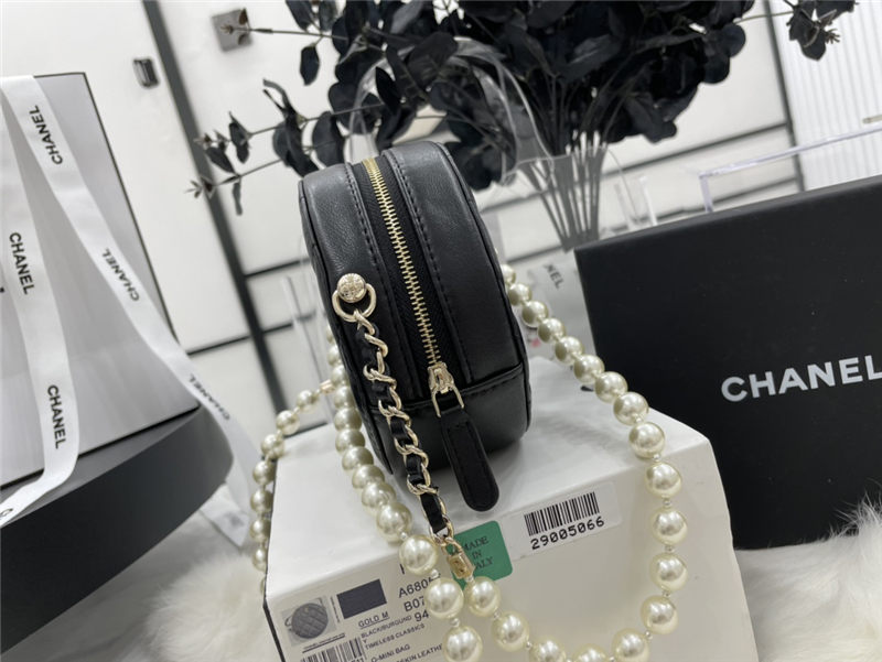 Chanel CLUTCH WITH CHAIN Lambskin Imitation Pearls & Gold-Tone Metal Black High