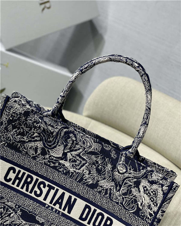 MEDIUM Dior BOOK TOTE Toile de Jouy Embroidery Blue High