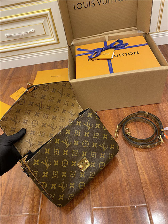 Louis Vuitton POCHETTE MÉTIS Bag Reverse Monogram M44876 Top