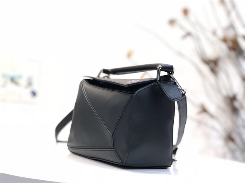 Small Puzzle bag in classic calfskin High