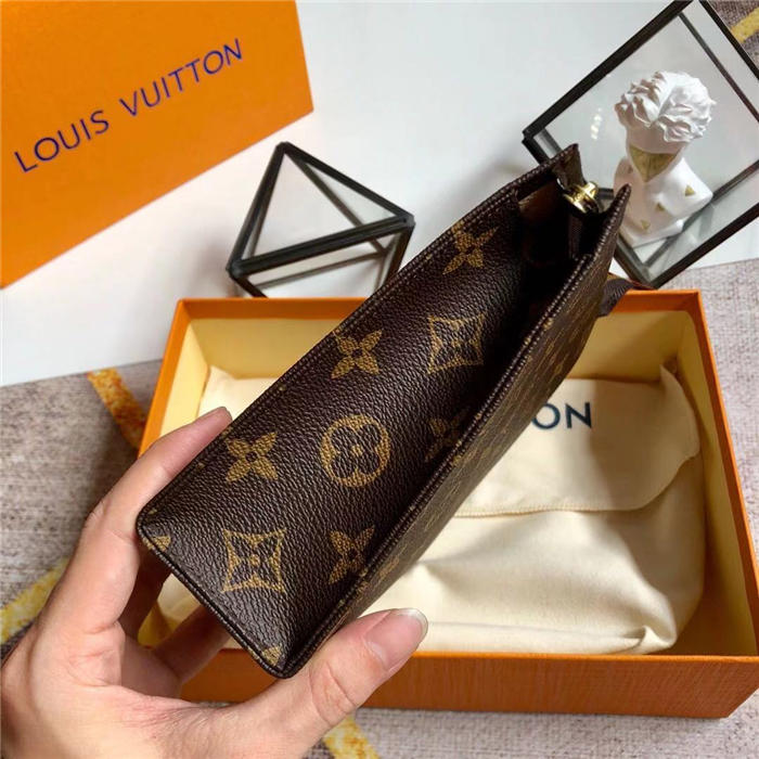 Louis Vuitton TOILETRY POUCH 19 High