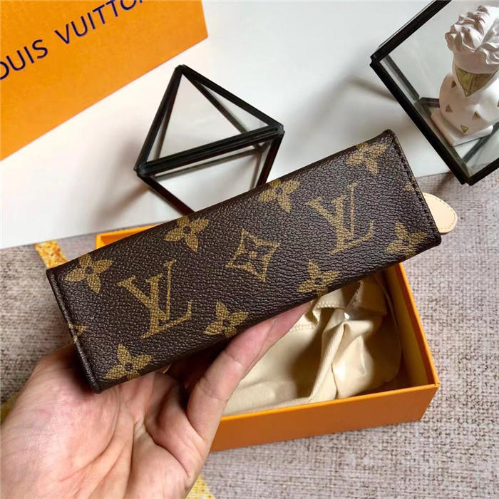 Louis Vuitton TOILETRY POUCH 15 High