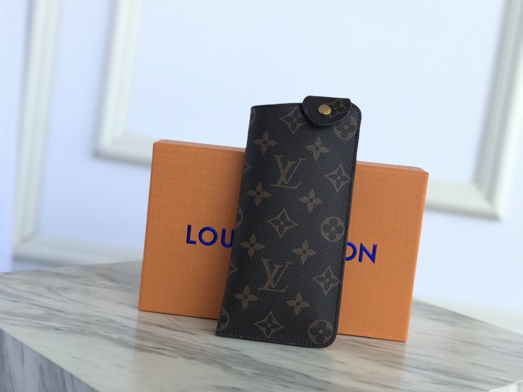 Louis Vuitton GLASSES CASE Monogram Canvas High