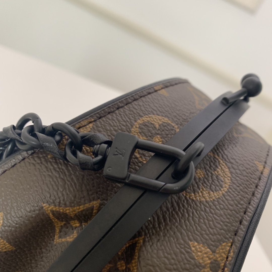 Louis Vuitton BOURSICOT BC Giant Monogram Reverse High