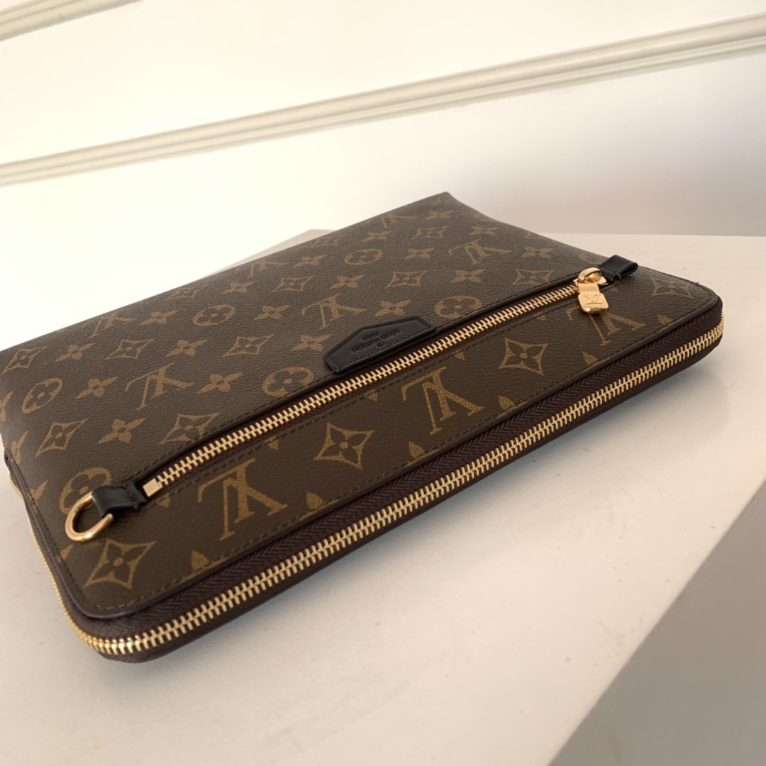 Louis Vuitton NEW POUCH Monogram High