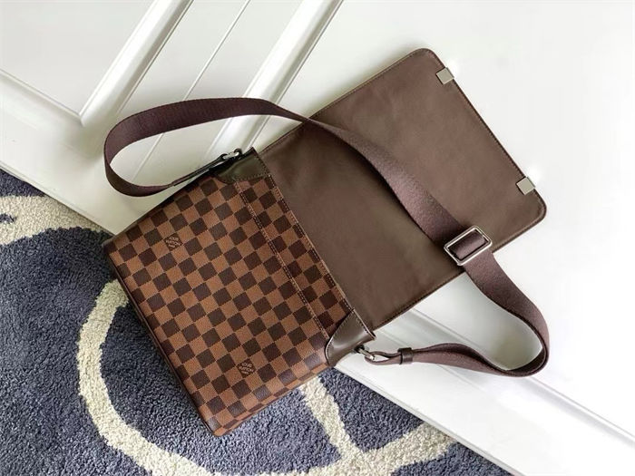 Louis Vuitton DISTRICT PM Damier Ebene High