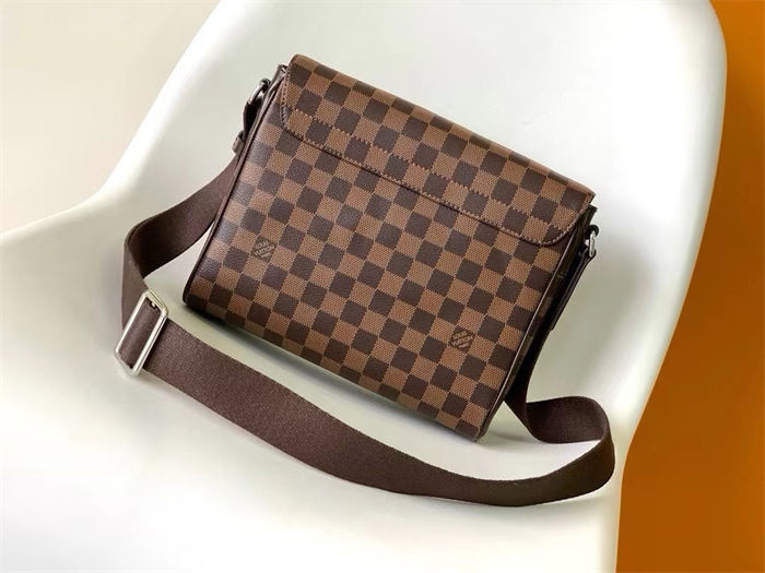 Louis Vuitton DISTRICT PM Damier Ebene High