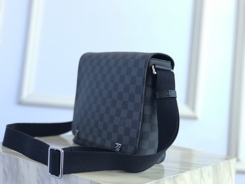 Louis Vuitton DISTRICT PM Damier Graphite High