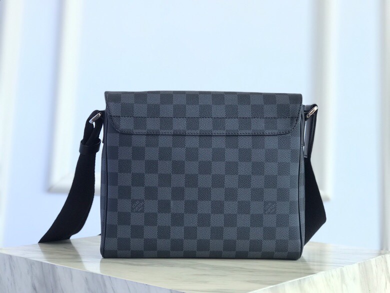 Louis Vuitton DISTRICT PM Damier Graphite High