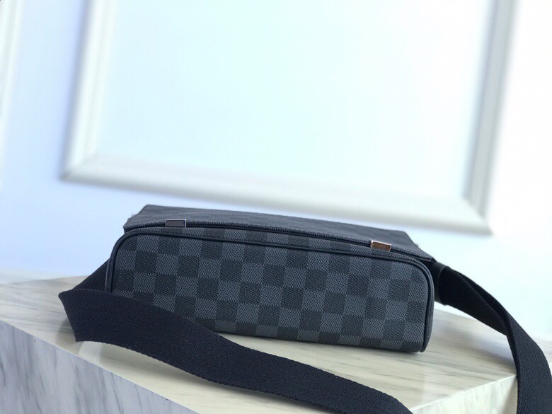 Louis Vuitton DISTRICT PM Damier Graphite High