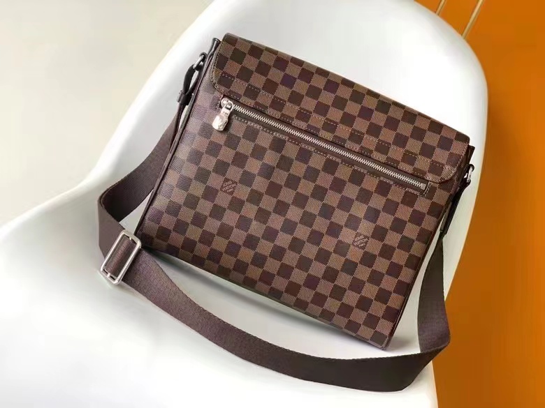 Louis Vuitton DISTRICT MM Damier Ebene High